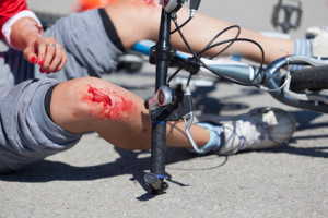 Fahrradunfall ohne Helm – zahlt die Versicherung?    